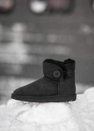 Замшевые женские угги мини на пуговице,ugg classic mini baileyрожден. черные, овчина. премиум