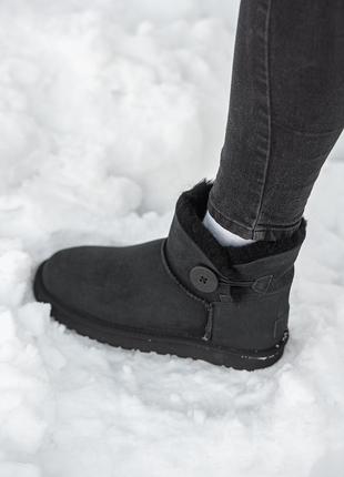 Замшевые женские угги мини на пуговице,ugg classic mini baileyрожден. черные, овчина. премиум10 фото