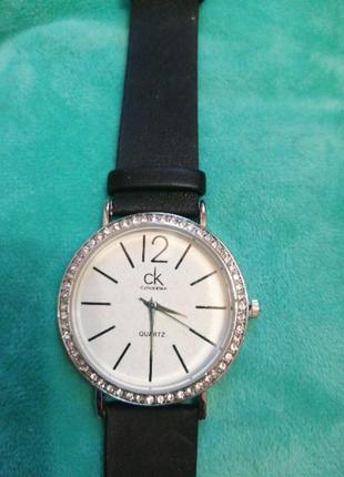 Часы черные келвин