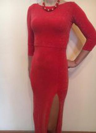 Длинное актуальное красное  платье из люрексовой ткани