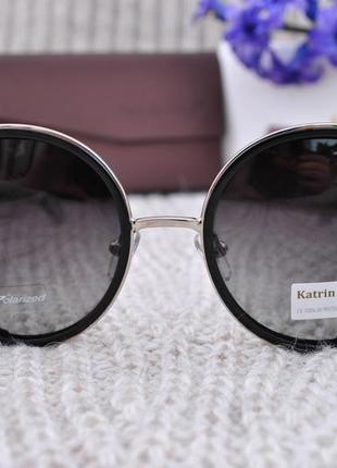 Фирменные круглые солнцезащитные очки katrin jones polarized с боковой шорой глиттер3 фото