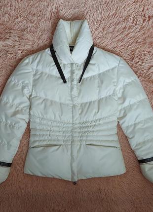 Куртку светло - бежевая, пуховая , размер s .1 фото