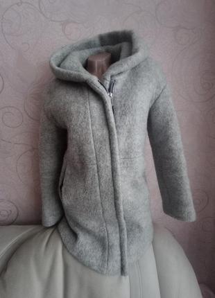 Фирменное модное шерстяное шерстяное шерстяное демисезонное пальто со спущенным плечом, капюшоном