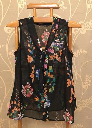 Величезний вибір красивих блуз і сорочок.