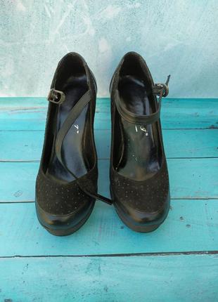 Чорні шкіряні туфлі на платформі, 35 розміру