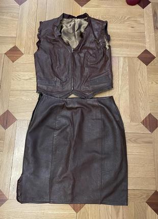 Кожаный костюм, костюм юбка и жилетка1 фото