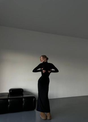 Утепленное изящное обтягивающее длинное платье макси с горловиной1 фото