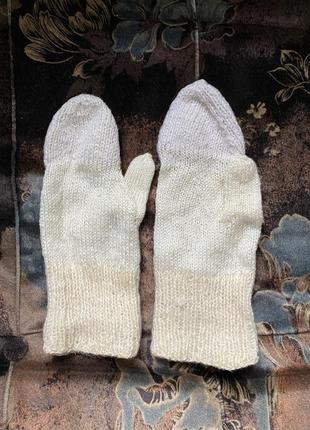 Вовняні білі рукавиці ручної роботи