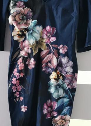 Красивое элегантное платье с цветочным принтом2 фото