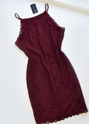 Кружевное платье цвета марсала бордовое
