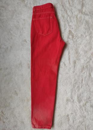 Красные плотные прямые джинсы кроп с дырками на коленях скинни мом бойфренды укороченные bershka9 фото