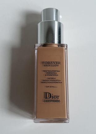 Тональний крем із сяючим фінішем dior forever skin glow1 фото