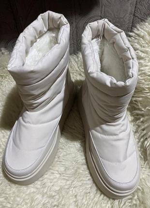 Нові світлі дуті високі черевики чобітки взимку 40,5-41 р.6 фото