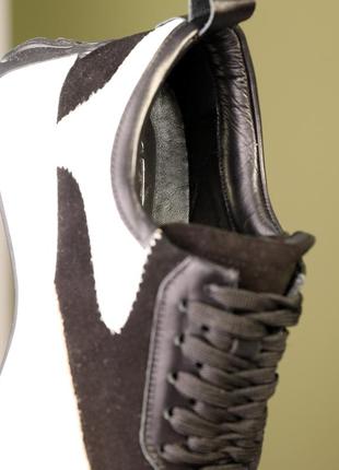 Кросівки жіночі замшеві чорні3 фото