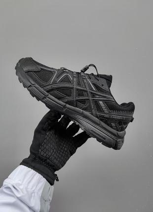 Зимние кроссовки asics