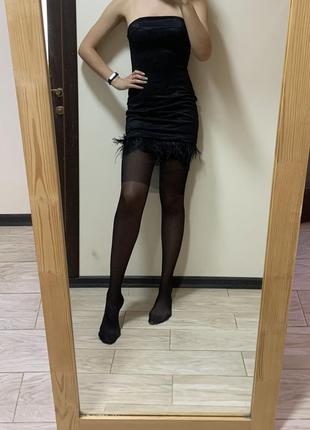 Чорна коктейльна сукня з пір'ям4 фото