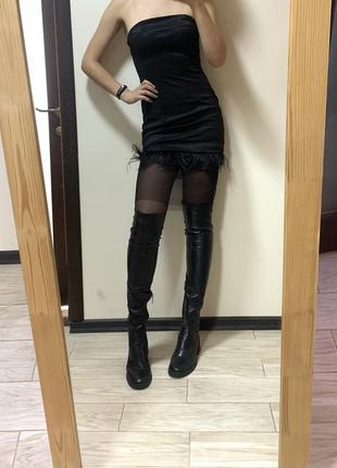 Чорна коктейльна сукня з пір'ям2 фото