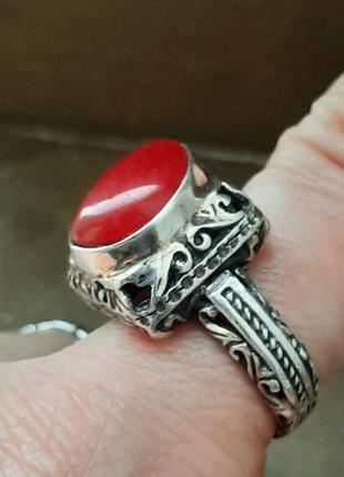 Дизайнерський шикарний срібний 925 перстень в стилі  вінтаж бохо з натуральним червоним нефритом