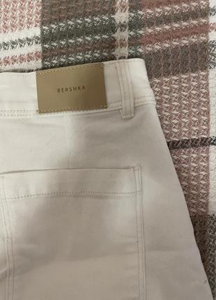 Белые джинсы «bershka»2 фото