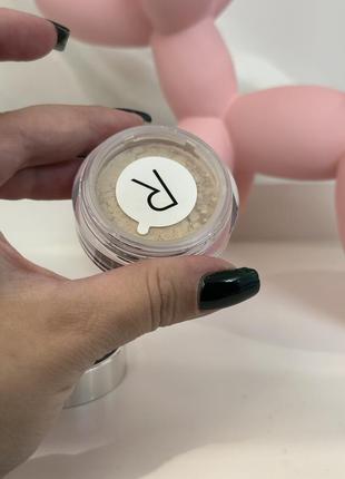 Rodial glass powder  матирующая рассыпчастая пудра для лица3 фото