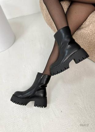Женские зимние ботинки, черные, экокожа8 фото