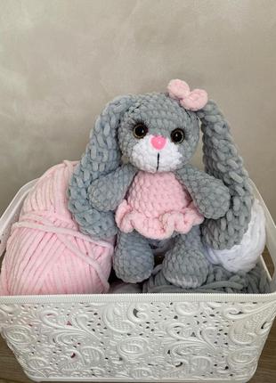 Зайчик світло сірий у рожевій сукні з війками