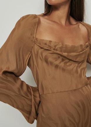 Платье миди с анималистичным принтом ткань типа плотный атлас в коричневых оттенках от na-kd3 фото
