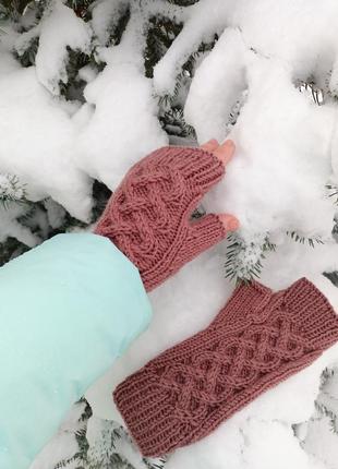 Митенки вязаные.