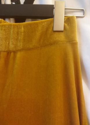 Красивые. эффектные брюки палаццо. трикотаж. велюр.высокая посадка. цвет охра.