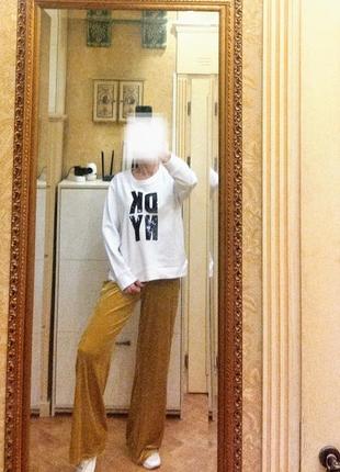 Красивые. эффектные брюки палаццо. трикотаж. велюр.высокая посадка. цвет охра.