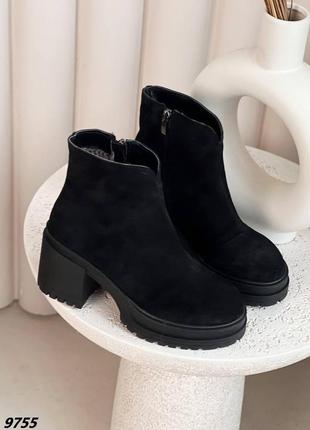 Натуральные замшевые зимние черные ботинки6 фото