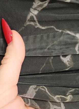 Фирменная zara стильная юбка миди карандаш в сеточку в орнамент, размер хс-с8 фото
