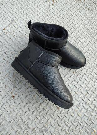 Жіночі чорні низькі короткі мінішкірні уги черевики автоледі зимові теплі на хутрі натуральна шкіра зима3 фото