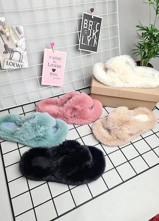 Стильні пухнасті капці