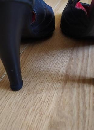 Кожаные босоножки на каблуке4 фото