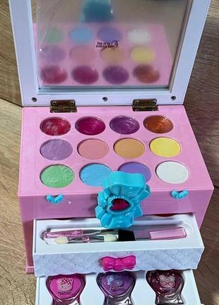 Набір дитячої декоративної косметики в скриньці j-1045 лак тіні рум'яна помада пензлики