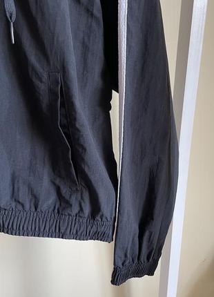 Легка куртка women's waterproof jacket adidas essentials repeat hc91606 фото
