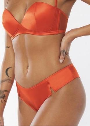 Атласні трусики від rihanna