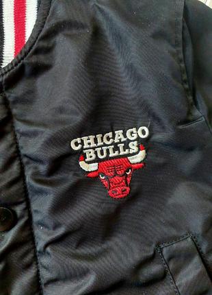 Стильна чорна куртка-бомбер демісезонна на хлопчика nba chicago bulls6 фото