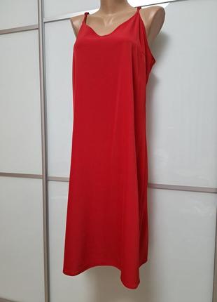 Красное платье миди на бретелях1 фото