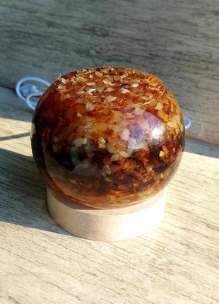 Янтарный светильник ночник, настольная лампа из янтаря 27 фото