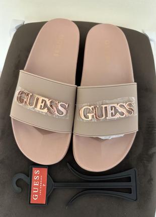 Шльопанці guess