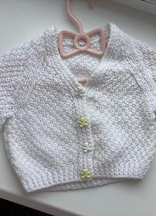 Кардиган дитячий вʼязаний білий светр на ґудзиках для дівчинки 6-12 міс кофта на ґудзиках біла дитяча2 фото