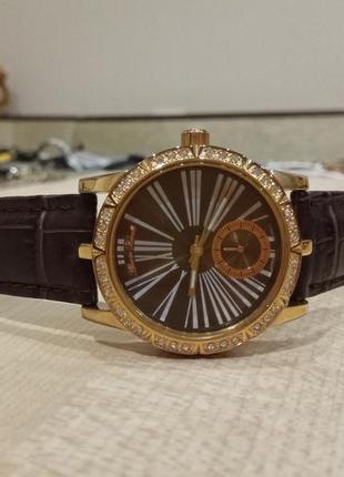 Стильные женские часы известного итальянского бренда. оригинал.