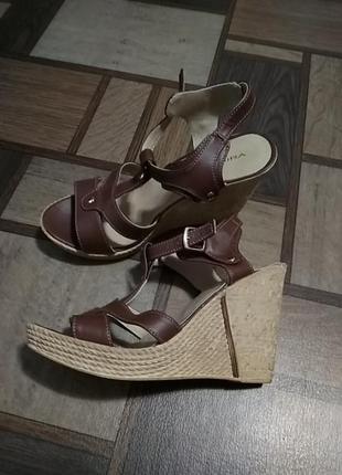 Босоножки кожа