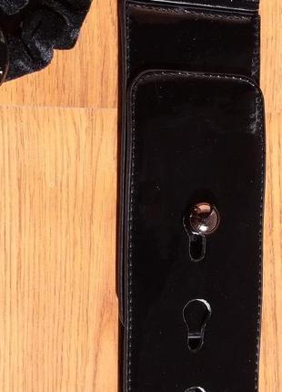 Новий ремінь чорний лаковий з еко-шкіри. широкий.