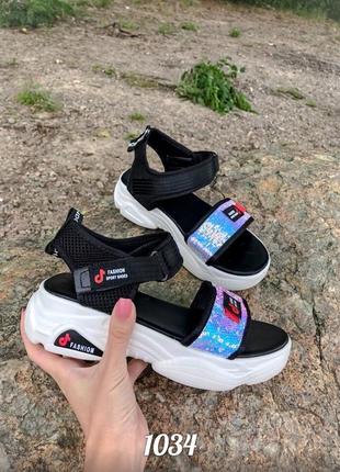 Босоніжки на платформі, сандалі на високій підошві, з шикарними паєтками, спортивний стиль