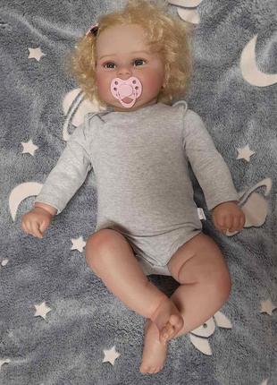 Велика 60 см реалістична лялька реборн (reborn) дівчинка з волоссям, як жива справжня дитина, гарний м'яконабивний малюк пупс4 фото