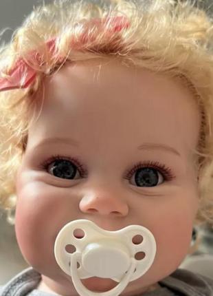 Велика 60 см реалістична лялька реборн (reborn) дівчинка з волоссям, як жива справжня дитина, гарний м'яконабивний малюк пупс2 фото