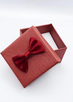 Коробочка для прикрас під каблучку,кулон або сережки квадратна червона